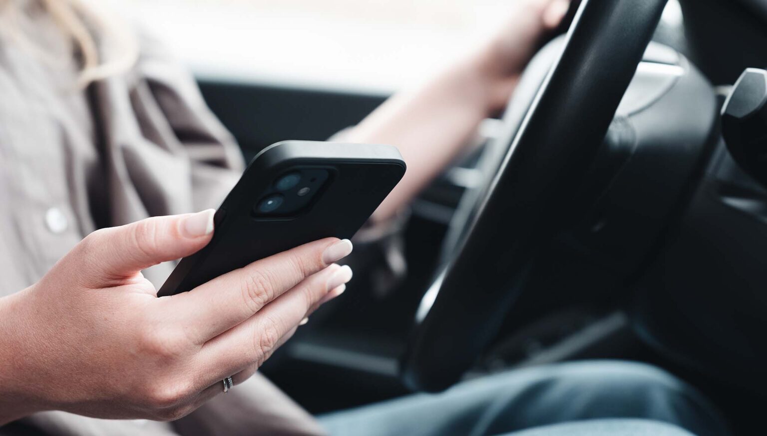 Spåra företagets körsträckor med telefonen i bilen