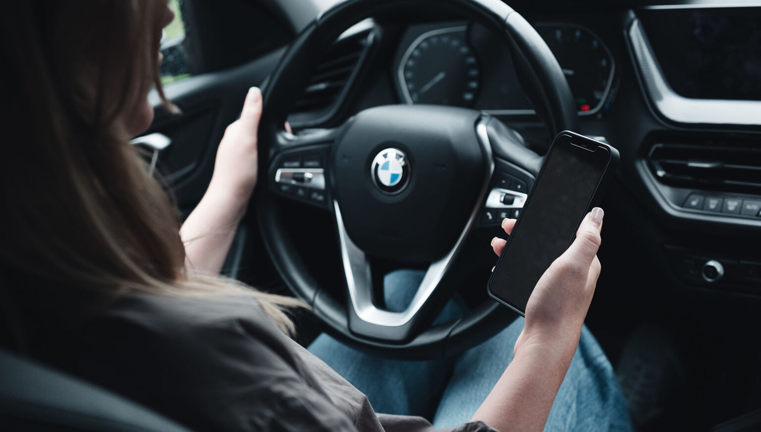 Telefon i bilen med Firmakørsel